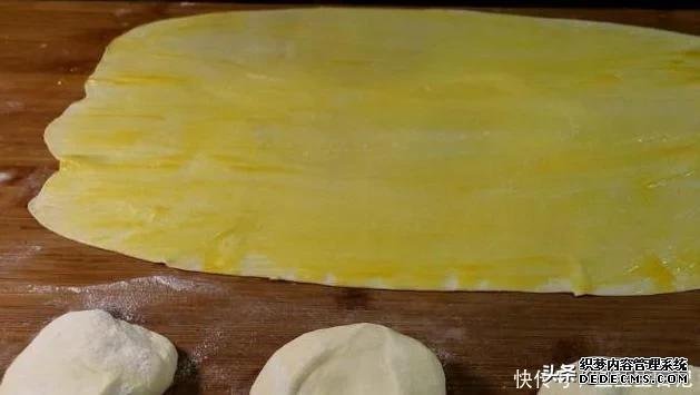 买了20年手抓饼,才知道做法这么简单,1分钟学会,2块钱做一大锅