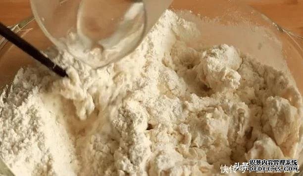 买了20年手抓饼,才知道做法这么简单,1分钟学会,2块钱做一大锅
