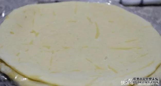 买了20年手抓饼,才知道做法这么简单,1分钟学会,2块钱做一大锅
