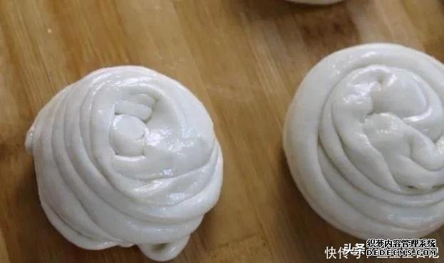 买了20年手抓饼,才知道做法这么简单,1分钟学会,2块钱做一大锅
