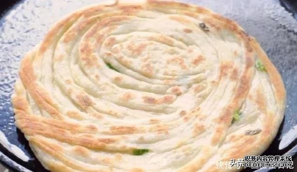 买了20年手抓饼,才知道做法这么简单,1分钟学会,2块钱做一大锅