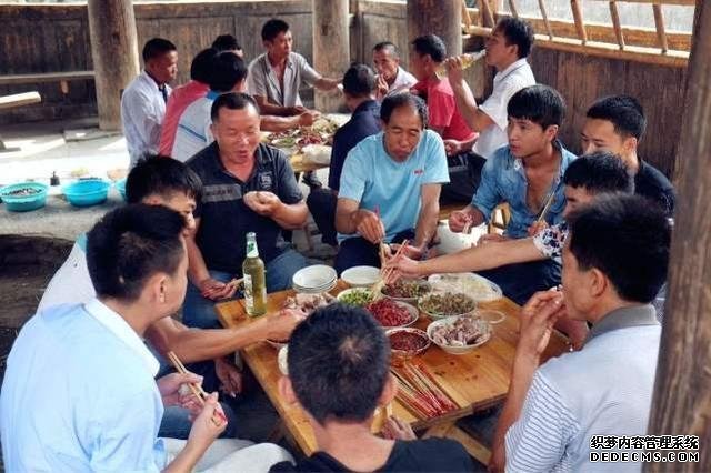 国内最“硬”的下酒菜,东北人看了也后退,吃过的敬你三杯