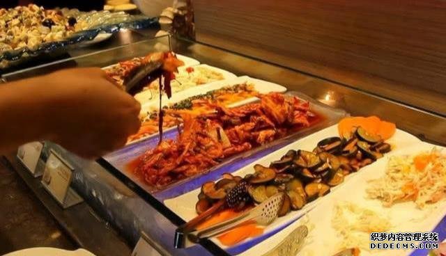 为什么自助餐一吃就饱?知道这些套路后,下次就能吃回本了