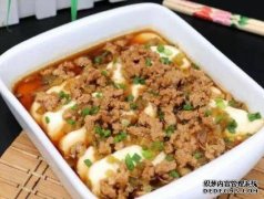 做饭炒菜搞得厨房满是油