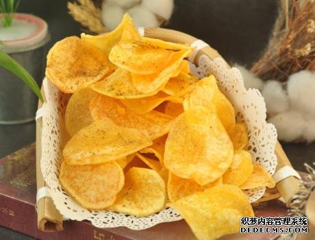 家庭炸薯片,成本不到2块钱,金黄酥脆好吃还卫生,学会不用买了