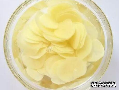 家庭炸薯片,成本不到2块钱,金黄酥脆好吃还卫生,学会不用买了