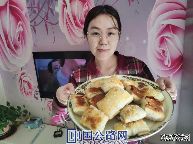 图为：独山子分局女职工晒出制作的烤包子.jpg