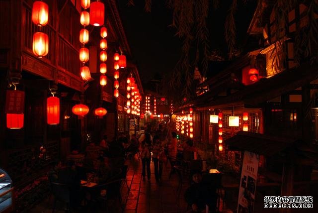 中国3大坑人美食街,当地人从来不去,游客却趋之若鹜
