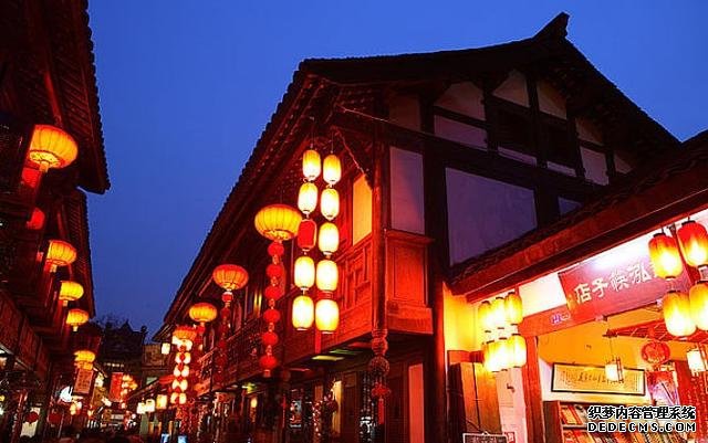 中国3大坑人美食街,当地人从来不去,游客却趋之若鹜