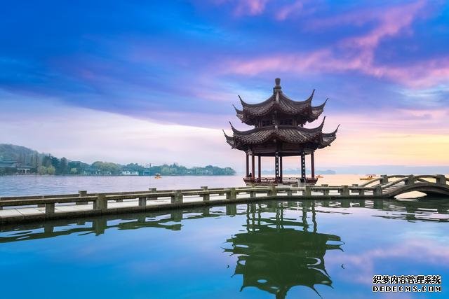 去杭州旅游,吃喝逛街攻略少不了,这几个地方值得一去