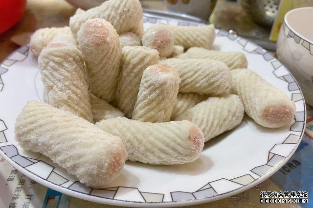 假期快结束,家里食材剩太少,凑齐食材,也要做顿简单“大餐”