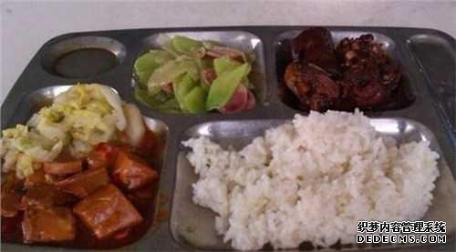 冬哥为你推荐：各国学校食堂的午餐，看到中国的我笑了
