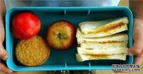 冬哥为你推荐：各国学校食堂的午餐，看到中国的我笑了