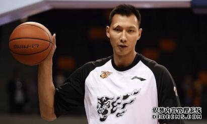 NBA球员的自律性有多强?詹皇从不吃猪肉,一人16年不近女色