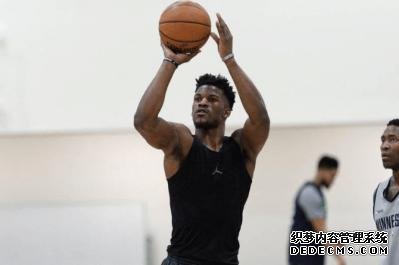 NBA球员的自律性有多强?詹皇从不吃猪肉,一人16年不近女色