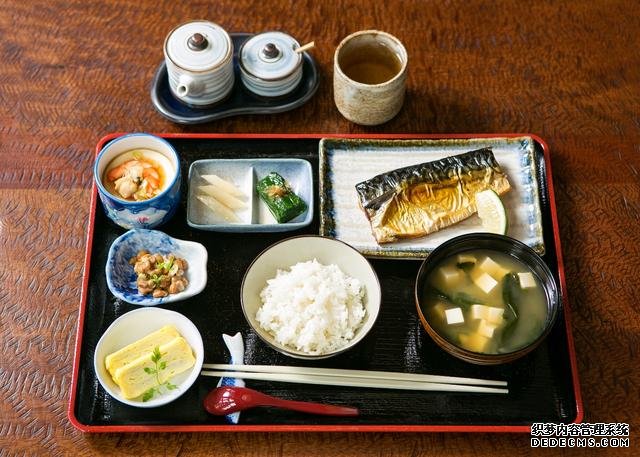 日本人嫌弃中国早餐太简陋,中国网友:我们精致起来,自己都害怕