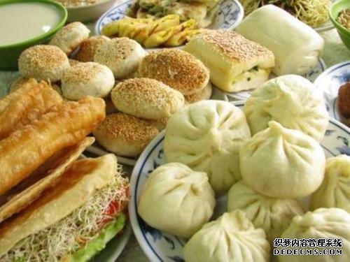 日本人嫌弃中国早餐太简陋,中国网友:我们精致起来,自己都害怕