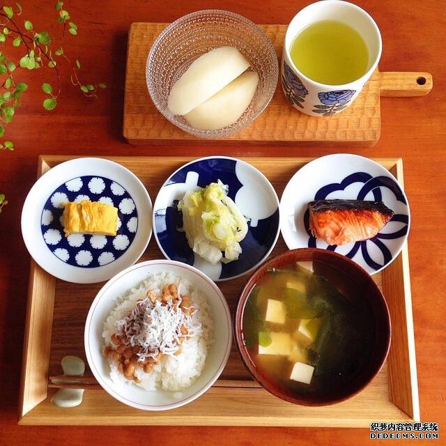 日本人嫌弃中国早餐太简陋,中国网友:我们精致起来,自己都害怕