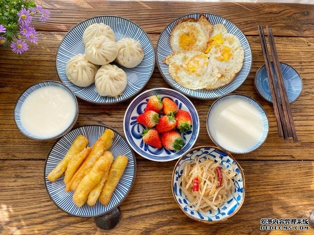 日本人嫌弃中国早餐太简陋,中国网友:我们精致起来,自己都害怕