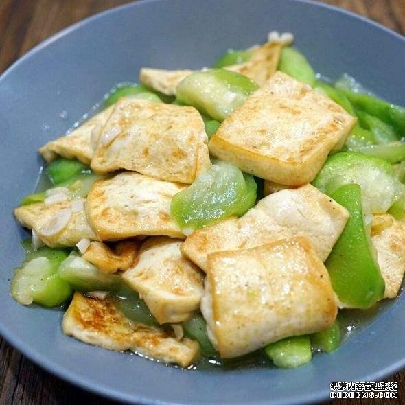 美食推荐:豆皮开花卷,豆腐焖茄子,丝瓜炒豆腐,海鲜菇蒸腐竹