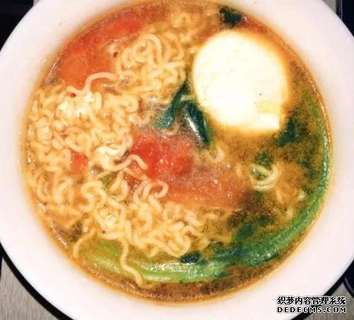 康师傅方便面的面饼,设有“小机关”,难怪吃不饱