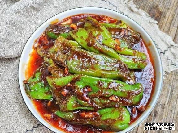 椒盐九肚鱼，虎皮青椒，秘制湘锅鸡这几道家常菜的做法