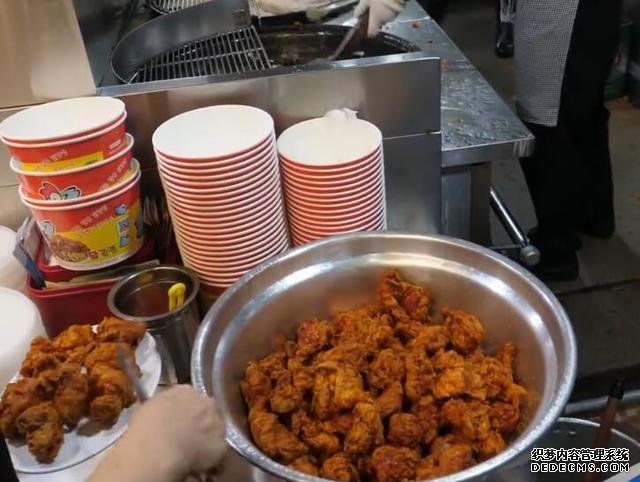 炸鸡店生意冷清,老板换个烹饪方式,立马成为食客喜欢的网红美食