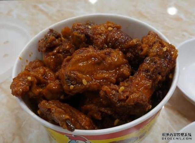 炸鸡店生意冷清,老板换个烹饪方式,立马成为食客喜欢的网红美食
