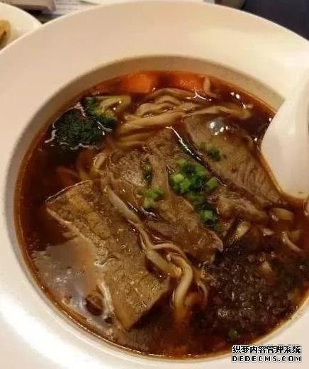 康师傅也开面馆了,56元一碗“牛肉面”,网友:不会再来