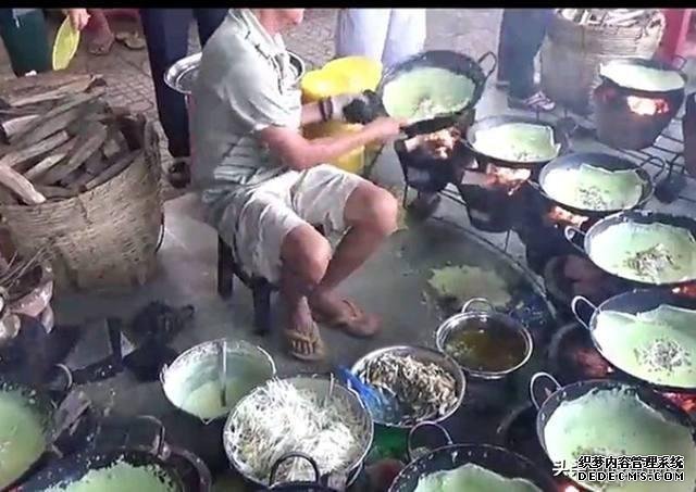 男子街边卖这种小吃,一个人负责10个锅!月入好几万
