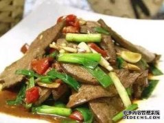 香菜爆猪肝，剁椒梅鲚鱼