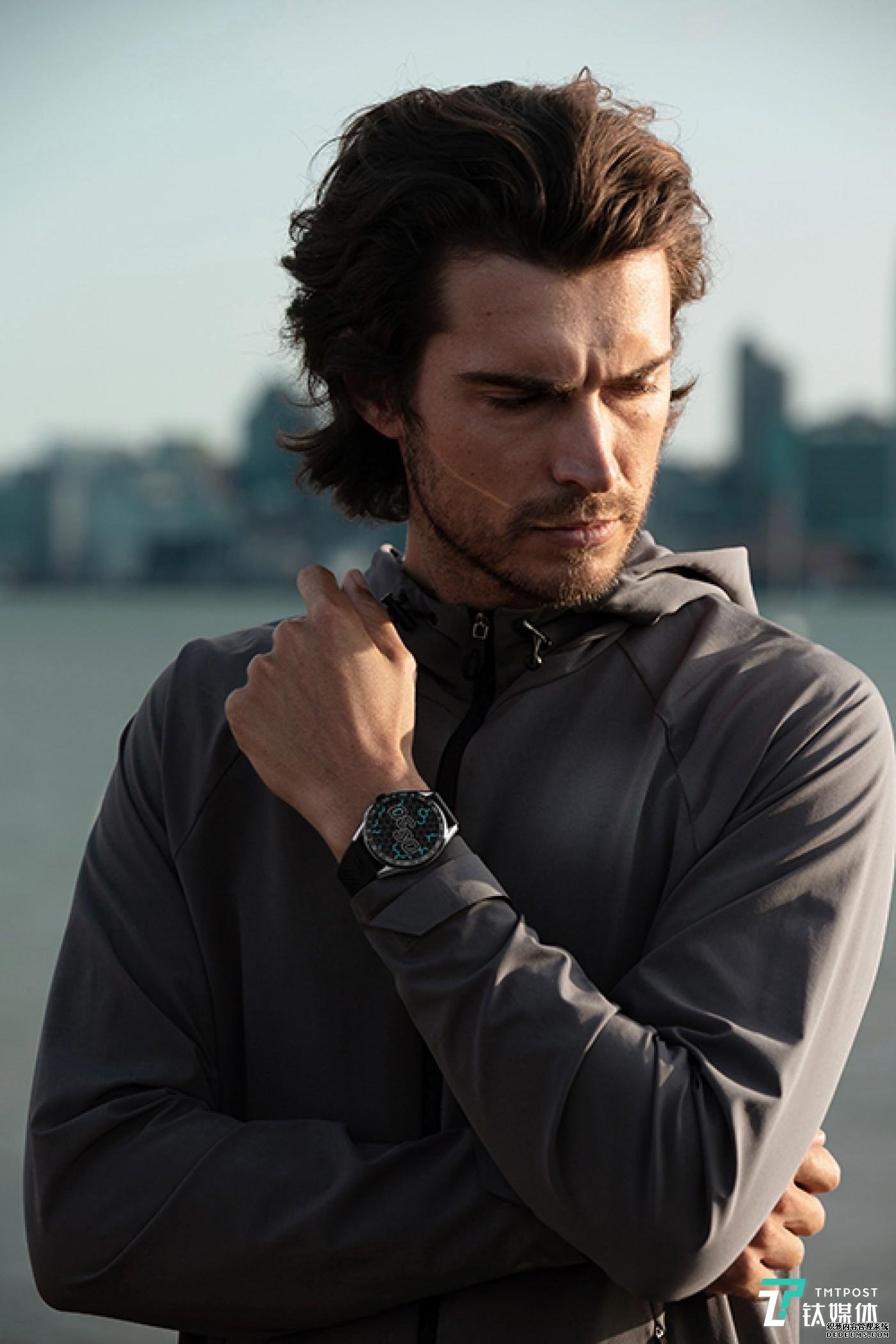 泰格豪雅推出智能腕表：OLED可触摸屏+WearOS，支持健康监测