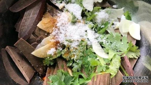 牛身上没人吃的部位,2块钱买3斤,做一大盘,比牛肉吃起还过瘾