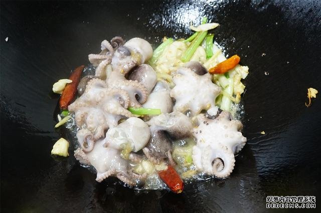 春天,最好吃的海鲜就是它,25元一斤,廉价又美味,孩子都吃嗨了