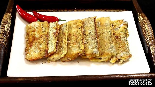 煎带鱼,加一种特别的调料,外酥里嫩,香得让隔壁孩子馋哭了