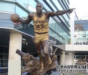 NBA巨星的雕像各有特色:奥尼尔一模一样,巴克利是来搞笑的