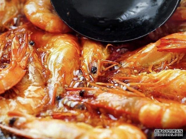 油焖大虾怎么做好吃得根本停不下来,油焖大虾最正宗做法