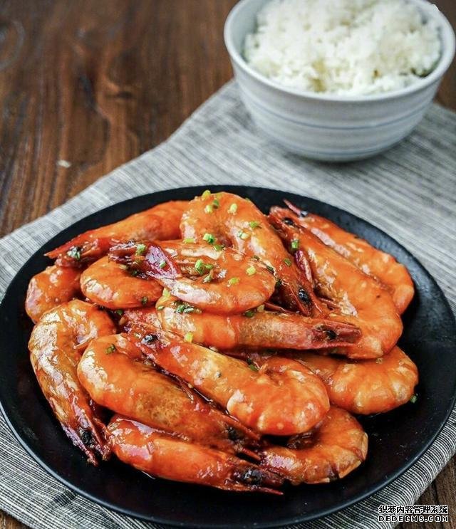 油焖大虾怎么做好吃得根本停不下来,油焖大虾最正宗做法