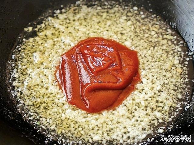 油焖大虾怎么做好吃得根本停不下来,油焖大虾最正宗做法