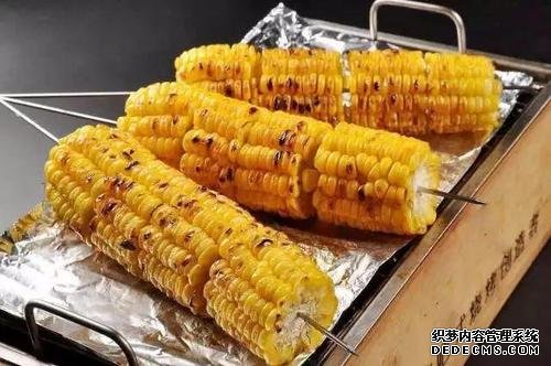 去烧烤摊吃夜宵,只点这4样,我们吃得开心,老板却偷着难受