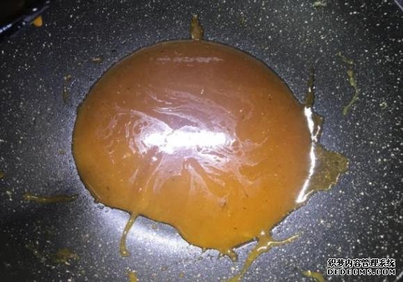 拔丝地瓜总是拔不出丝,学会2个小技巧,做出香甜又酥的拔丝地瓜