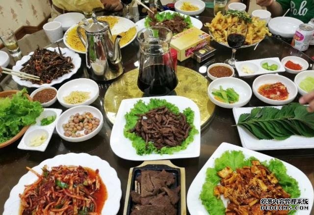在美国,为啥中餐厅顾客爆满,韩餐厅却少有人去?老外的回答亮了