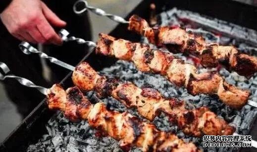 吃烧烤时,“这几种肉”放心大胆点,造假可能几乎为零