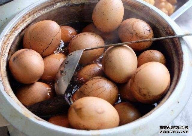 煮茶叶蛋时，别只会加盐！多加“这一步”，煮好的鸡蛋更香更入味