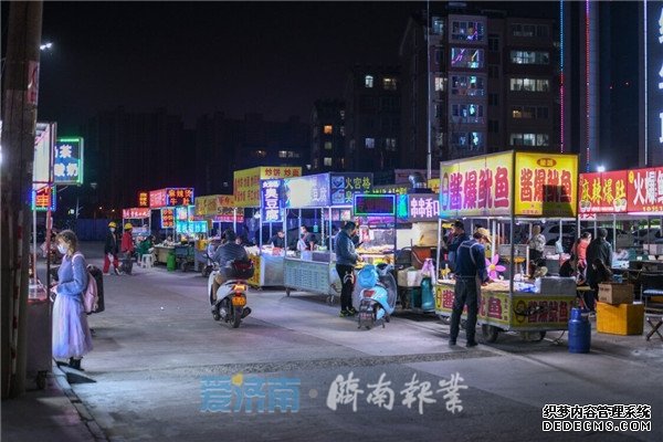 济南夜市美食恢复营业 市民夜享“吃”生活