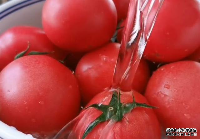 西红柿别炒着吃，教你新吃法，一次做6个，比吃肉过瘾，太香了