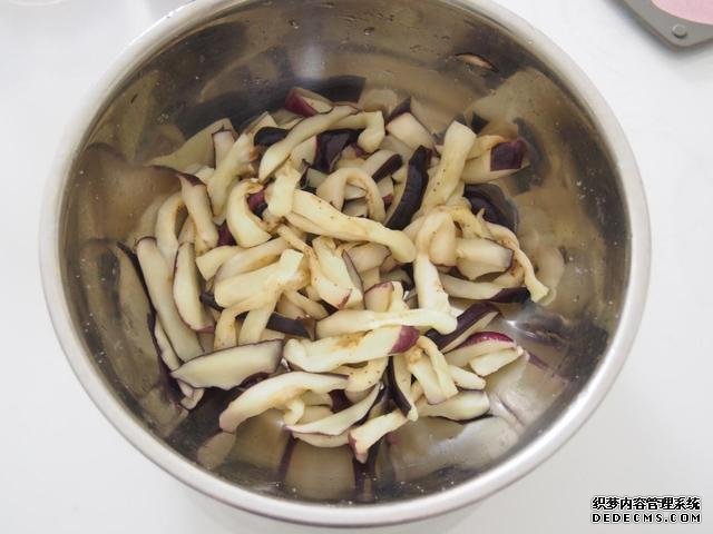 茄子换种做法，搭配牛肉做“披萨”，味道特别值得尝试