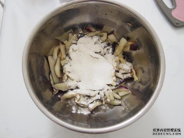 茄子换种做法,搭配牛肉做“披萨”,味道特别值得尝试