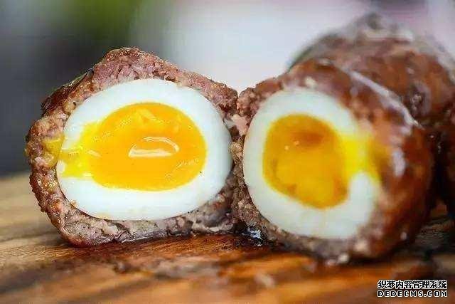 英国传承了近300年的美食,酥脆多汁颜值高,苏格兰溏心蛋了解下
