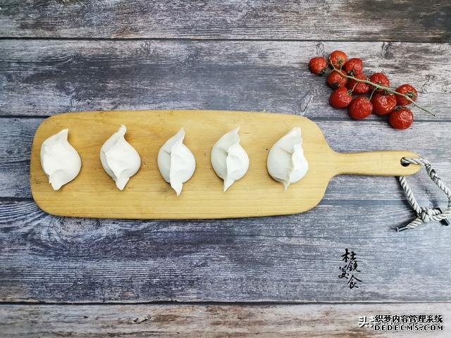 水饺直接和面就错了,多加2物,皮薄爆汁,解锁羊肉馅正确调法